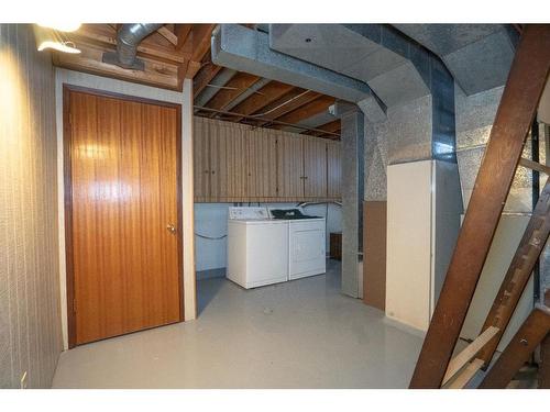 6103 50A, Stettler, AB - Indoor Photo Showing Laundry Room