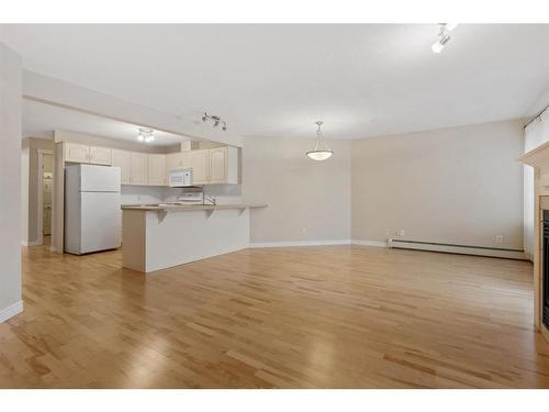 208-5419 49 Avenue, Camrose, AB - Indoor Photo Showing Kitchen