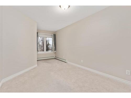 208-5419 49 Avenue, Camrose, AB - Indoor Photo Showing Other Room