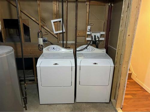 47 Mitchell Avenue, Red Deer, AB - Indoor Photo Showing Laundry Room