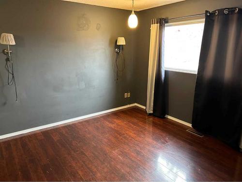 47 Mitchell Avenue, Red Deer, AB - Indoor Photo Showing Other Room