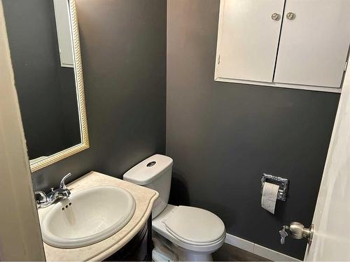 47 Mitchell Avenue, Red Deer, AB - Indoor Photo Showing Bathroom