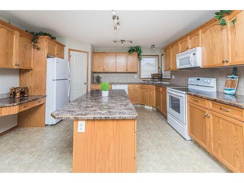 36 Burris Pointe, Lacombe, AB - Indoor Photo Showing Kitchen With Double Sink