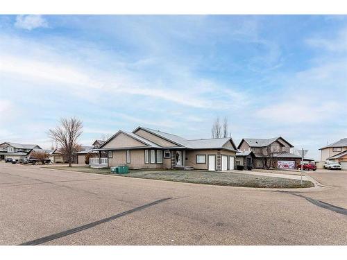 36 Burris Pointe, Lacombe, AB - Outdoor