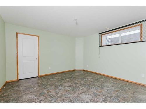 36 Burris Pointe, Lacombe, AB - Indoor Photo Showing Other Room