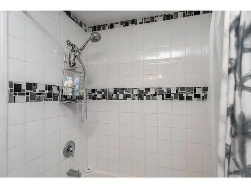 46 Mcblane Close, Red Deer, AB - Indoor Photo Showing Bathroom