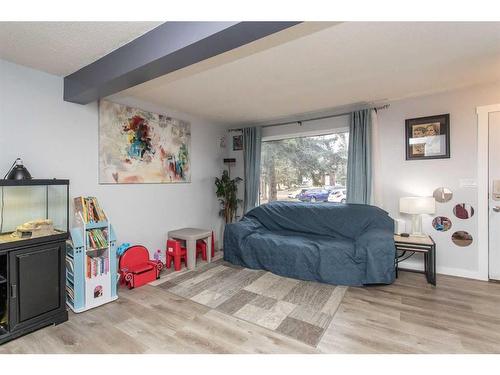 46 Mcblane Close, Red Deer, AB - Indoor Photo Showing Living Room