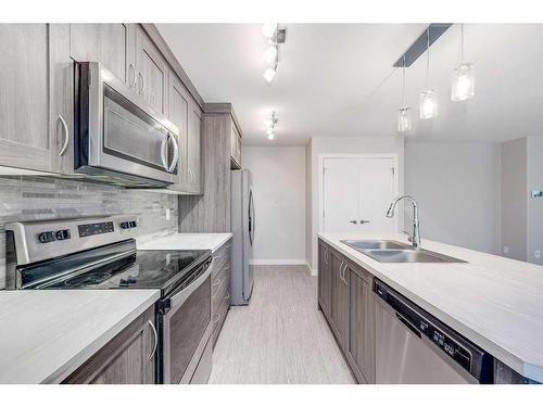 32 Ellington Crescent, Red Deer, AB - Indoor Photo Showing Kitchen With Double Sink With Upgraded Kitchen