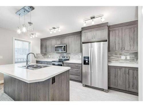 32 Ellington Crescent, Red Deer, AB - Indoor Photo Showing Kitchen With Stainless Steel Kitchen With Double Sink With Upgraded Kitchen