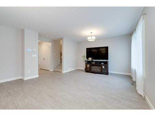 32 Ellington Crescent, Red Deer, AB - Indoor Photo Showing Living Room