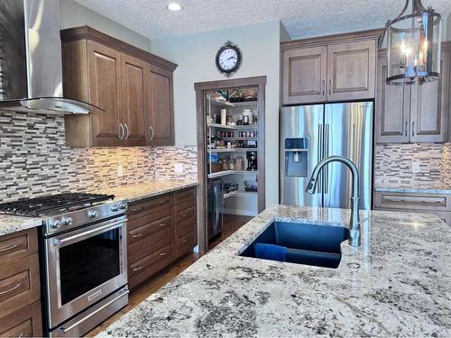 37 Drake Landing Ridge, Okotoks, AB - Indoor Photo Showing Kitchen With Double Sink With Upgraded Kitchen