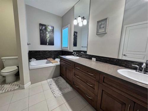 37 Drake Landing Ridge, Okotoks, AB - Indoor Photo Showing Bathroom