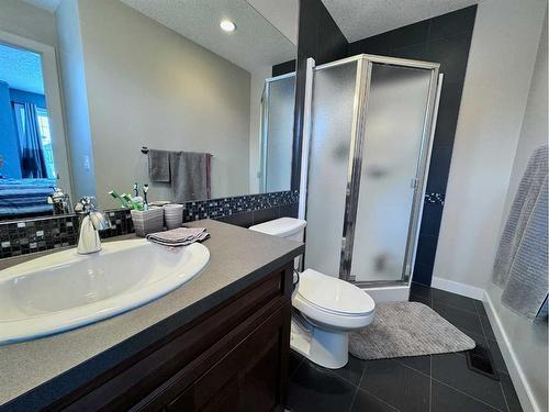 37 Drake Landing Ridge, Okotoks, AB - Indoor Photo Showing Bathroom