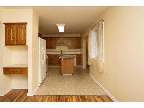 3537 Spruce Drive, Red Deer, AB - Indoor Photo Showing Other Room