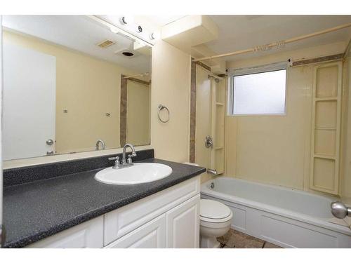 3537 Spruce Drive, Red Deer, AB - Indoor Photo Showing Bathroom