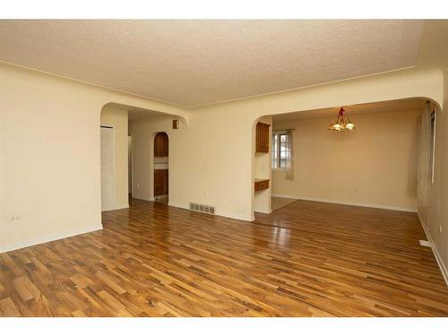 3537 Spruce Drive, Red Deer, AB - Indoor Photo Showing Other Room