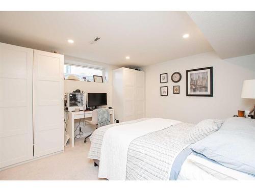 113 Selkirk Boulevard, Red Deer, AB - Indoor Photo Showing Bedroom