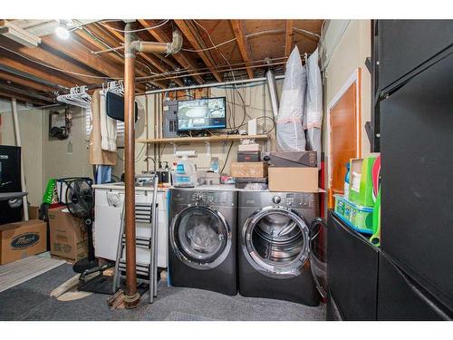 113 Selkirk Boulevard, Red Deer, AB - Indoor Photo Showing Laundry Room