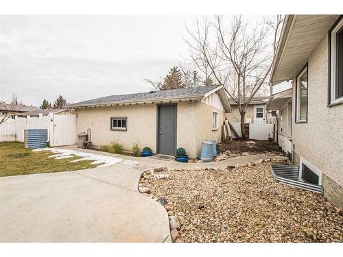 113 Selkirk Boulevard, Red Deer, AB - Outdoor