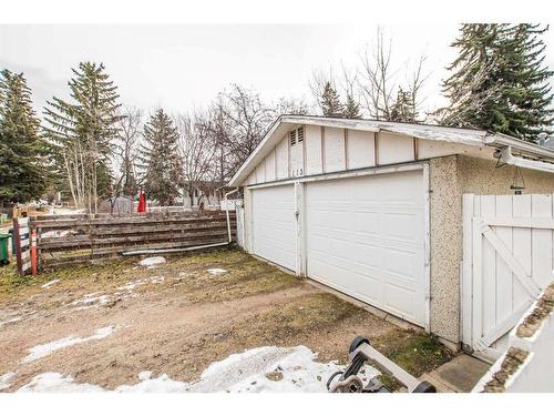 113 Selkirk Boulevard, Red Deer, AB - Outdoor