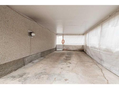 113 Selkirk Boulevard, Red Deer, AB - Indoor Photo Showing Garage