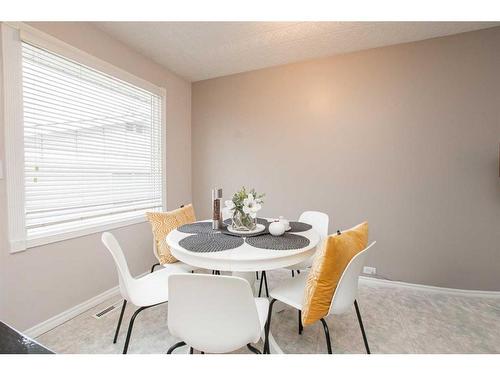 113 Selkirk Boulevard, Red Deer, AB - Indoor Photo Showing Dining Room