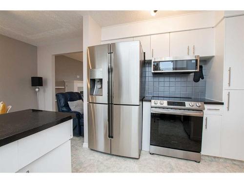 113 Selkirk Boulevard, Red Deer, AB - Indoor Photo Showing Kitchen With Stainless Steel Kitchen