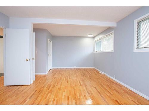 113 Selkirk Boulevard, Red Deer, AB - Indoor Photo Showing Other Room