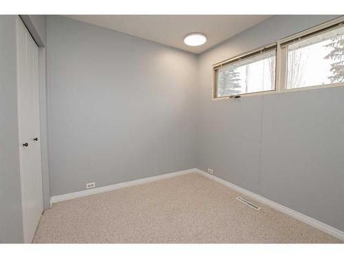 113 Selkirk Boulevard, Red Deer, AB - Indoor Photo Showing Other Room