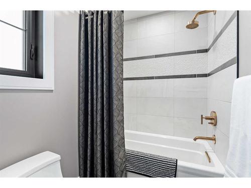 57 Larratt Close, Red Deer, AB - Indoor Photo Showing Bathroom