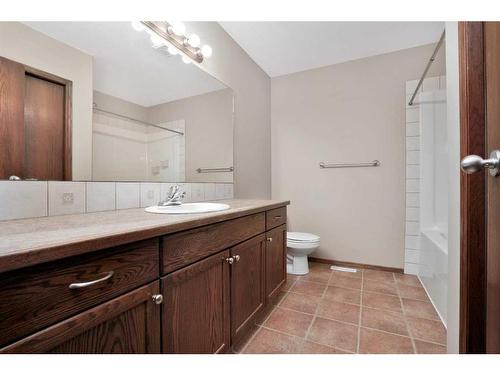 4944 Westbrooke Road, Blackfalds, AB - Indoor Photo Showing Bathroom