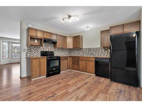 4944 Westbrooke Road, Blackfalds, AB - Indoor Photo Showing Kitchen