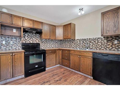 4944 Westbrooke Road, Blackfalds, AB - Indoor Photo Showing Kitchen With Double Sink