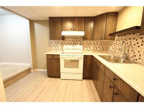 3705 46 Avenue, Lloydminster, SK - Indoor Photo Showing Kitchen