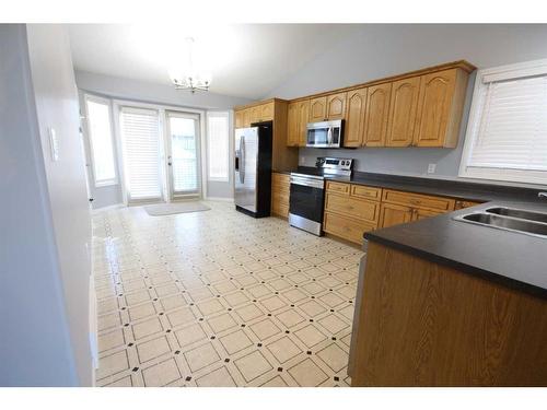 3705 46 Avenue, Lloydminster, SK - Indoor Photo Showing Kitchen With Double Sink