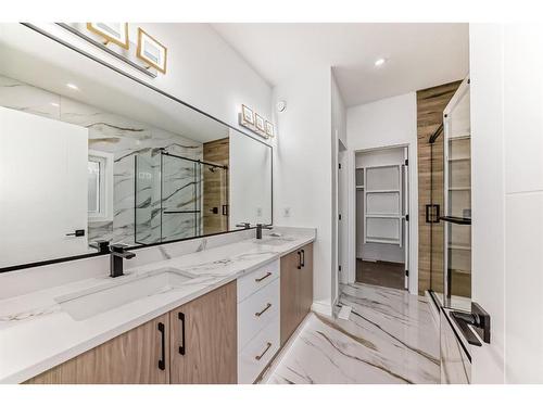 2916 1 Avenue, Edmonton, AB - Indoor Photo Showing Bathroom