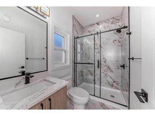 2916 1 Avenue, Edmonton, AB - Indoor Photo Showing Bathroom