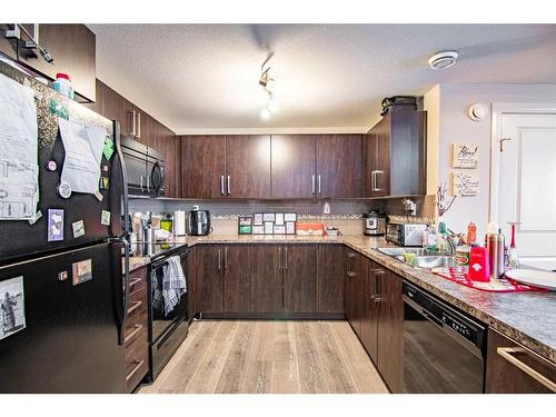 204-639 Oak Street, Springbrook, AB - Indoor Photo Showing Kitchen With Double Sink