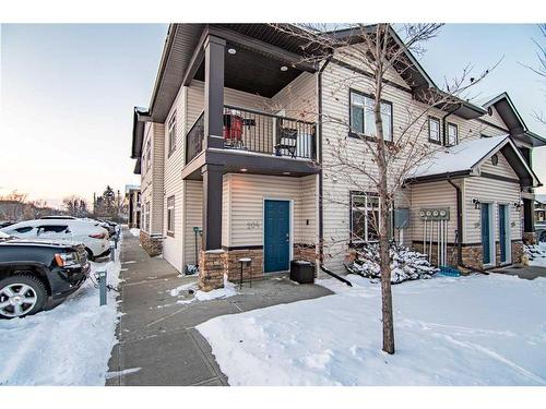 204-639 Oak Street, Springbrook, AB - Outdoor With Facade