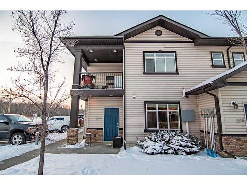 204-639 Oak Street, Springbrook, AB - Outdoor