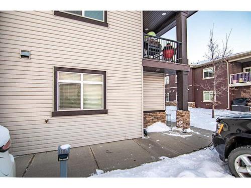 204-639 Oak Street, Springbrook, AB - Outdoor With Exterior