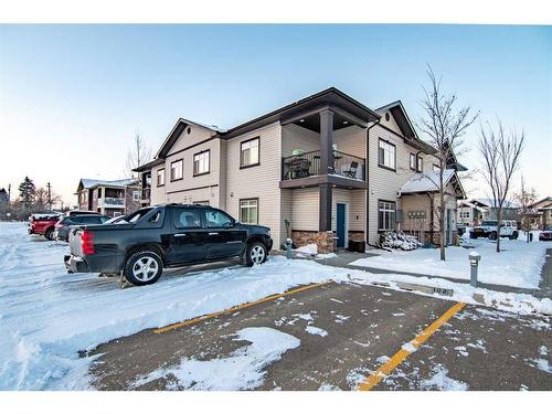 204-639 Oak Street, Springbrook, AB - Outdoor