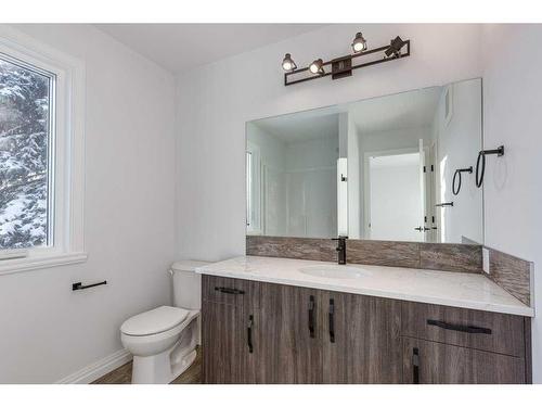 5032 59 Street, Innisfail, AB - Indoor Photo Showing Bathroom