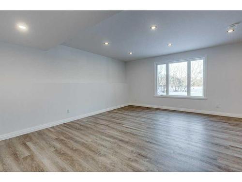 5032 59 Street, Innisfail, AB - Indoor Photo Showing Other Room