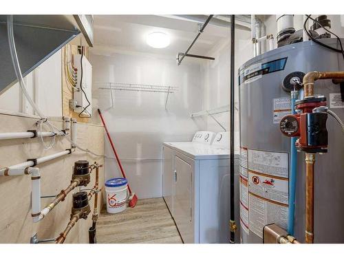 5032 59 Street, Innisfail, AB - Indoor Photo Showing Laundry Room