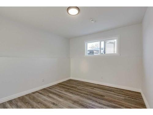 5032 59 Street, Innisfail, AB - Indoor Photo Showing Other Room