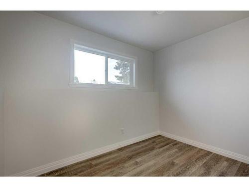 5032 59 Street, Innisfail, AB - Indoor Photo Showing Other Room