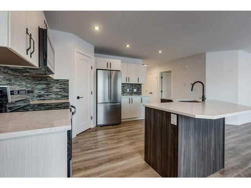 5032 59 Street, Innisfail, AB - Indoor Photo Showing Kitchen With Stainless Steel Kitchen With Upgraded Kitchen