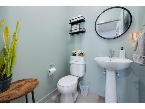 73 Chinook Street, Blackfalds, AB - Indoor Photo Showing Bathroom