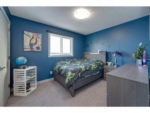 73 Chinook Street, Blackfalds, AB - Indoor Photo Showing Bedroom